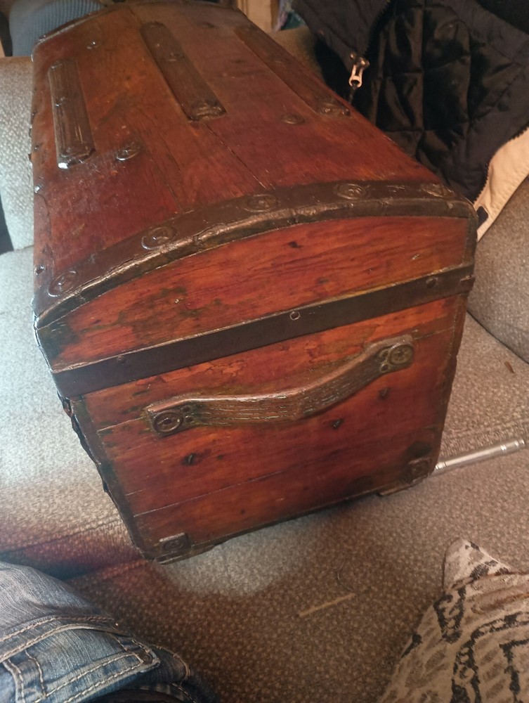 65518 Antique Dome Top Trunk Storage Chest