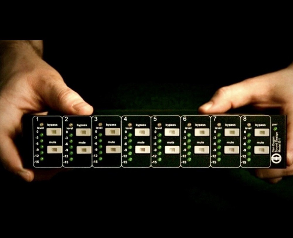 Dan Dugan Model E-1A—W-Analog & Optical / ADAT-Auto-Mixing Controller