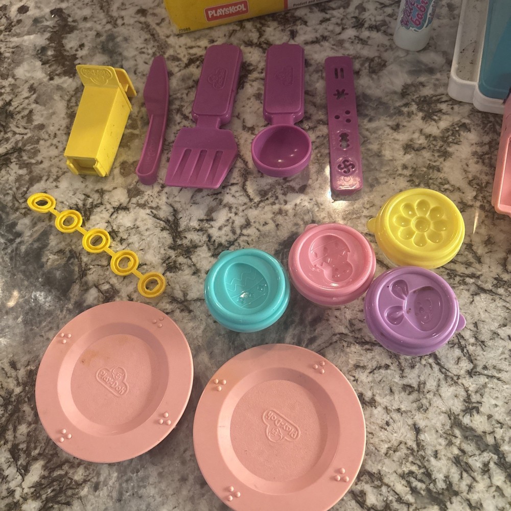 1993 - Playskool - Play-Doh Cookie Lovin' Oven