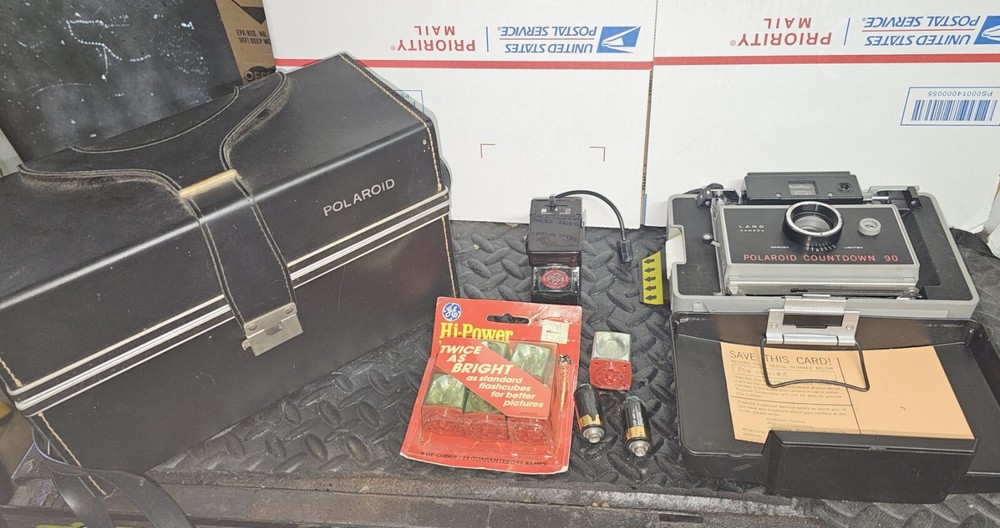 Polaroid Countdown 90 Automatic Land Camera W/Case And Accessories Not Untested!