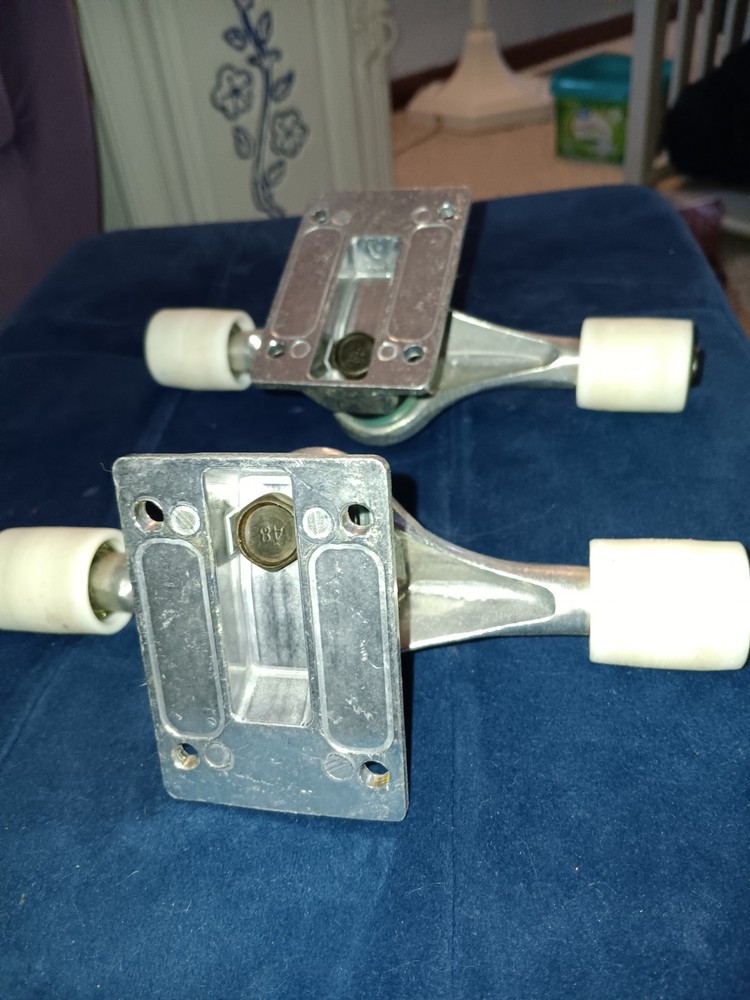 Skateboard Trucks With Tiny Wheels.