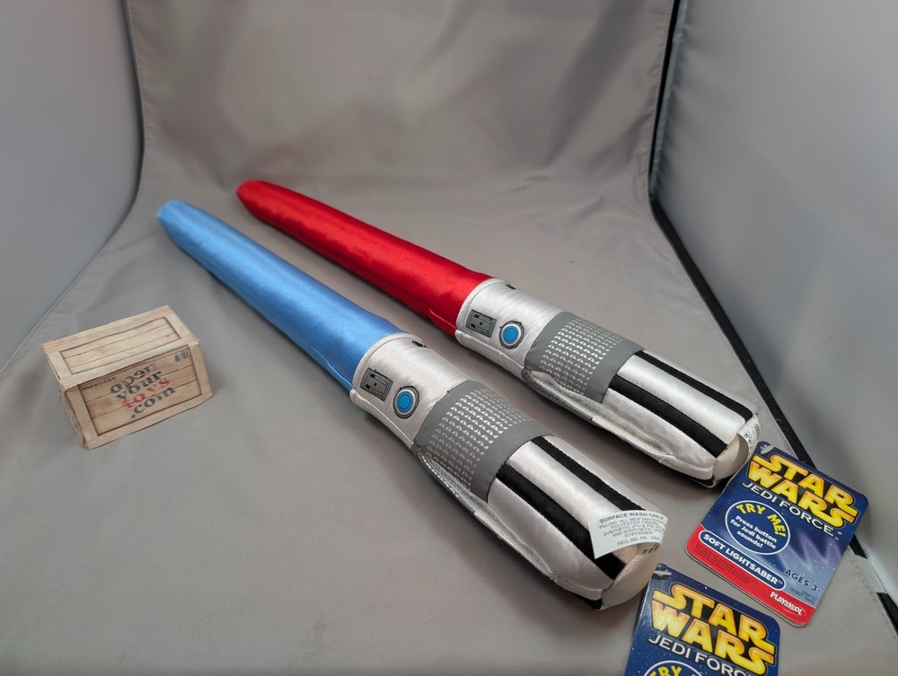 New Star Wars Playskool Jedi Force Soft Red and Blue Lightsabers 2004 Both Work