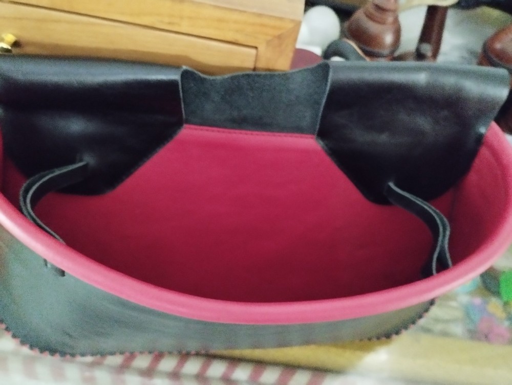 Busker Pouch