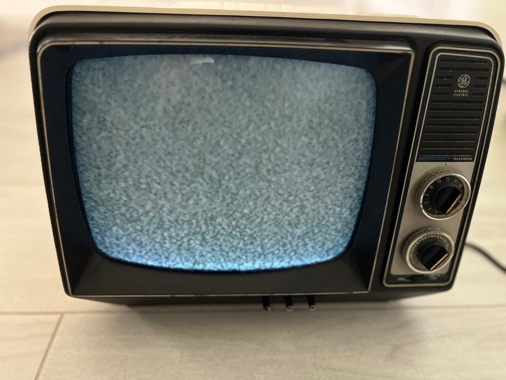 Vintage 1979 General Electric Solid State Black And White TV
