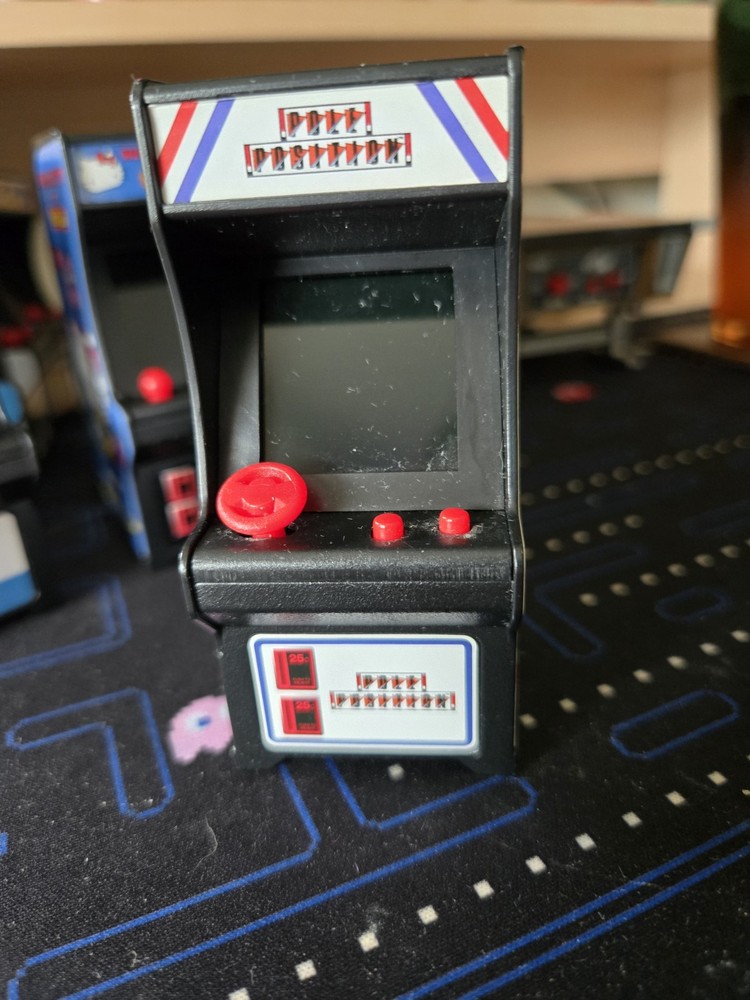 Super Impulse Playable Tiny Arcade Pole Position Arcade Cabinet Keychain