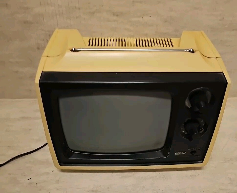 Vintage TV Sears Roebuck Co. SOLID STATE 1970's Pull Button Model 564 Television
