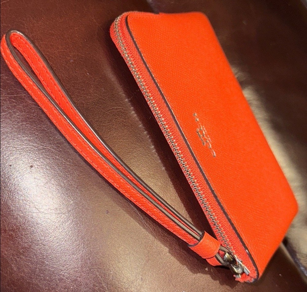 Coach Corner Zip Crossgrain Leather Wristlet