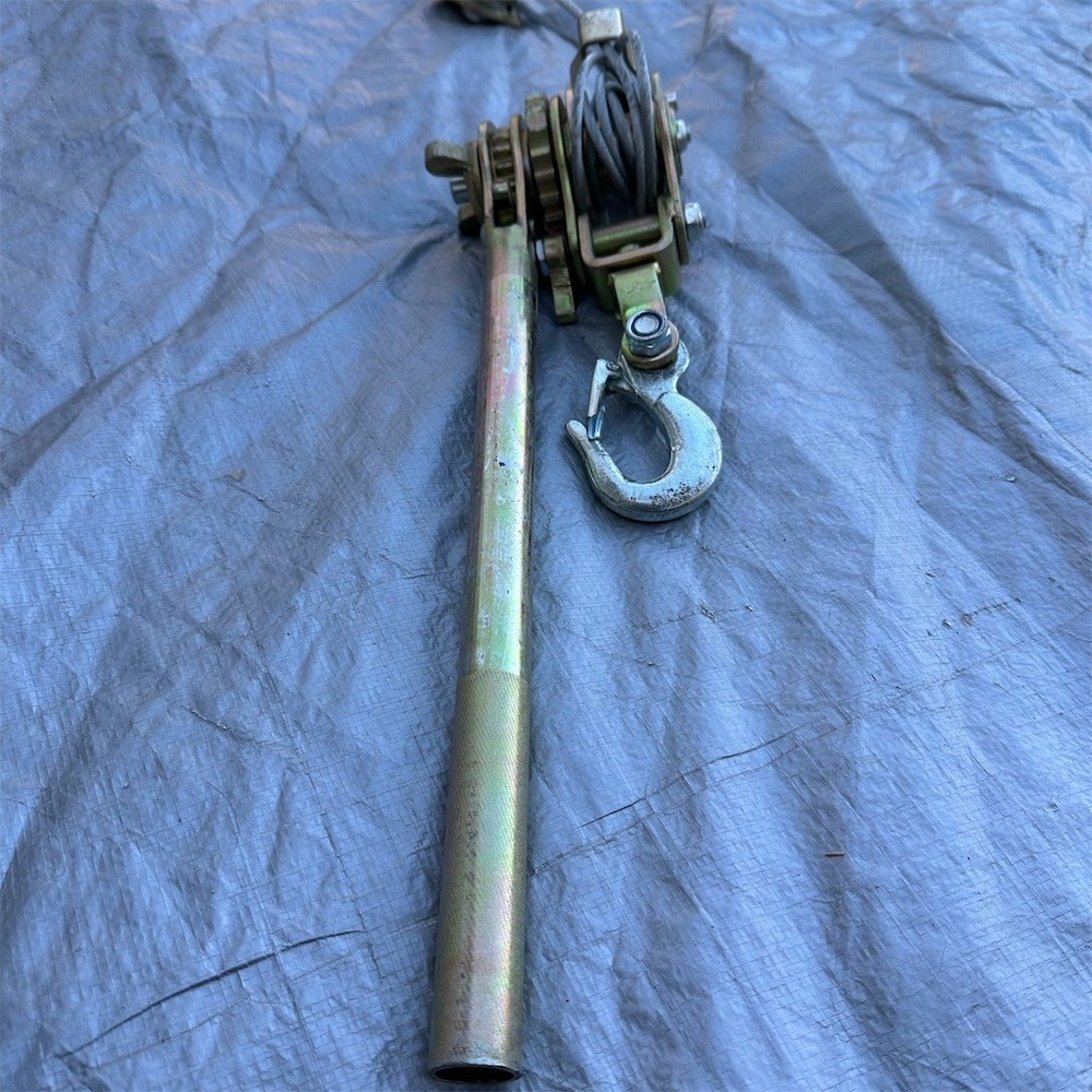 Heavy Duty Manual Hand Winch Cable Puller Come-Along w/ Rope & Hooks