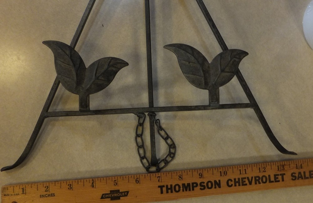 DECORATIVE METAL EASEL DISPLAY STAND FREE STANDING LEAF PATTERN 13" BY 15"