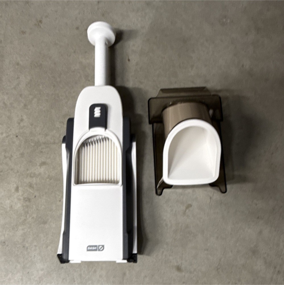 Dadh Push Function Manual Food Chopper White Black Plastic with Container