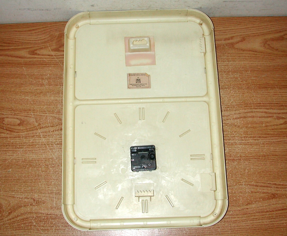 VTG 1991 WINSTON CIGARETTES EAGLE 14" X 20" WALL CLOCK EMBOSOGRAPH DISPLAY CO.