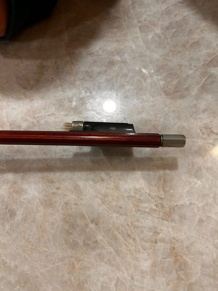 violin bow with mark
