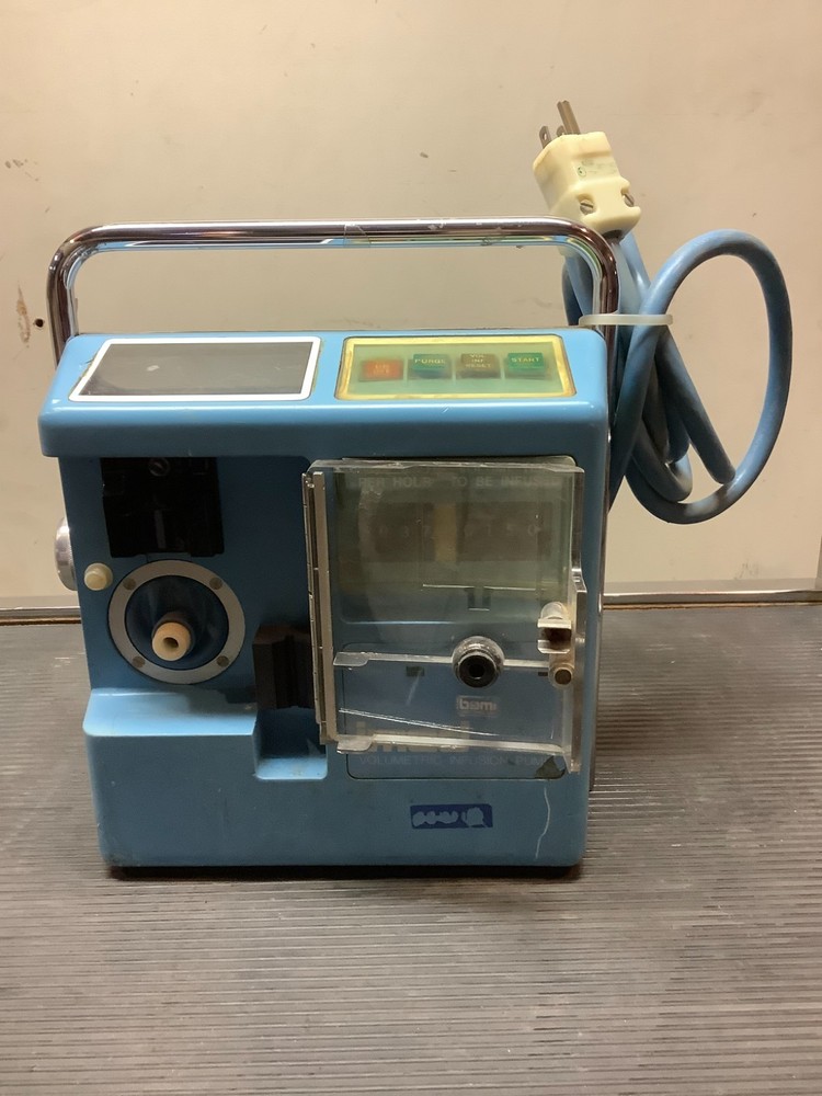 IMED 960 Volumetric Infusion Pump Powers On and beeps