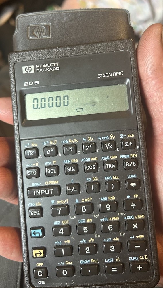 Hewlett Packard HP-20S Scientific Calculator Includes Case - Powers On!