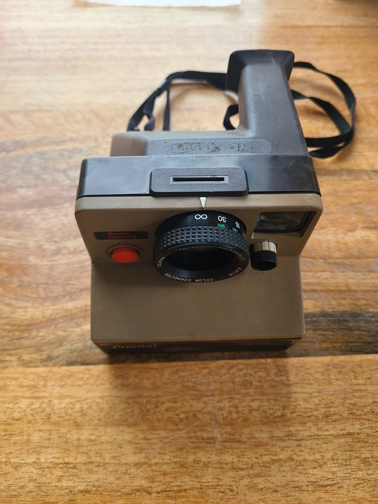 Polaroid Land Camera With Original Case , Papers And Flash Untested