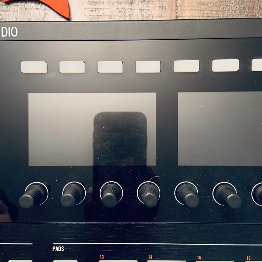 Native Instruments Maschine Studio Production & Performance MIDI Controller