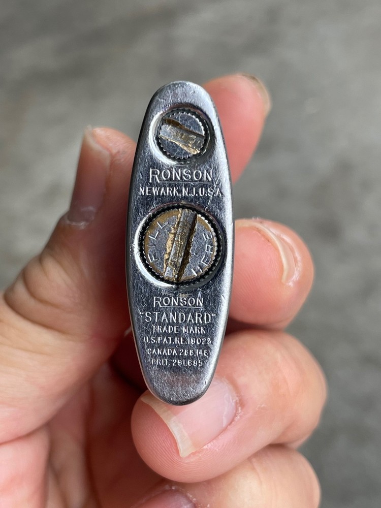 Vintage standard Ronson pocket lighter ( working )