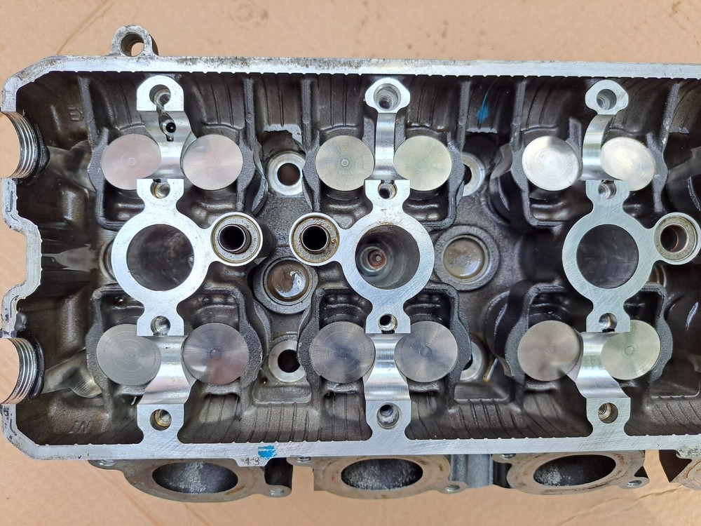Suzuki gsr750 cylinder head