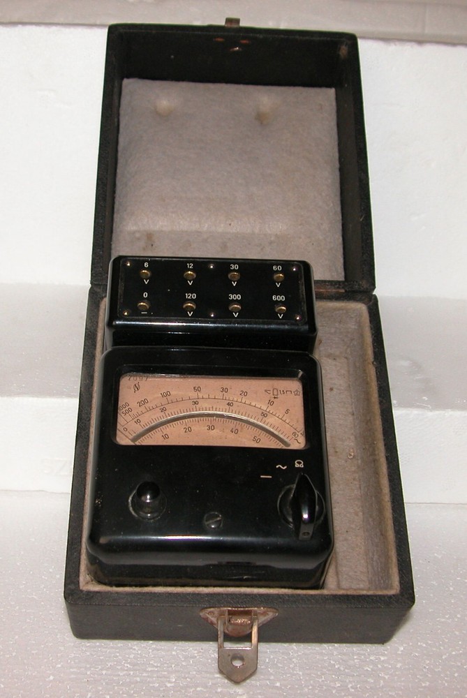 Old meter voltmeter Unavo By Neuberger (ud)
