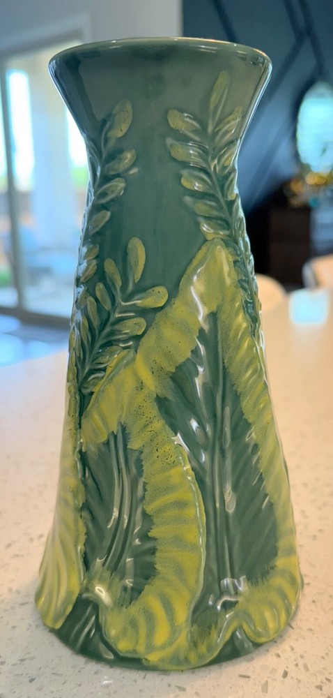 7.75 in TARGET OPALHOUSE GREEN LEAF VASE