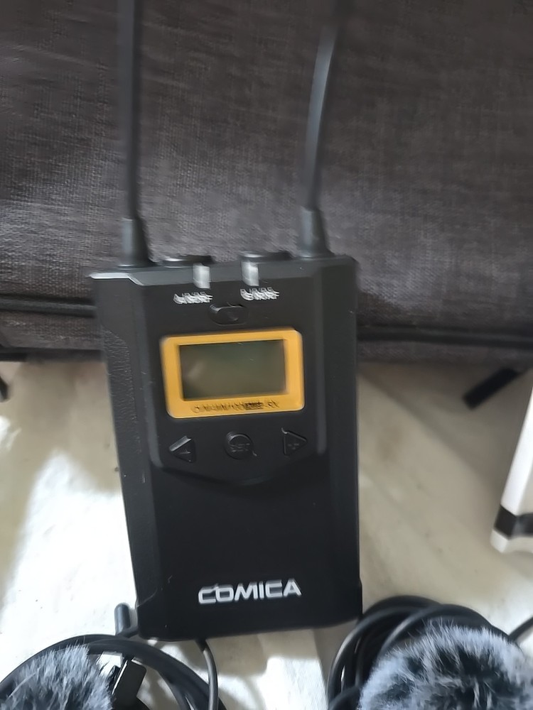 Comica CVM-WM100-PLUS RX Wireless Microphone system Case Mic USB Cable