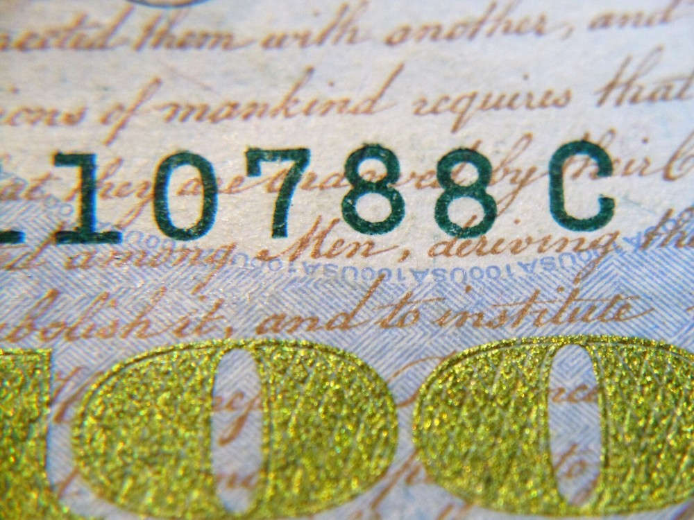 2009-A $100 VF/VF+ FRN with a Raised Digit (8) Error on Lower Serial #
