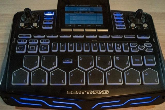 BEAT THANG DRUM MACHINE WORKSTATION MIDI CONTROLLER USB PERCUSSION EDM HIP HOP
