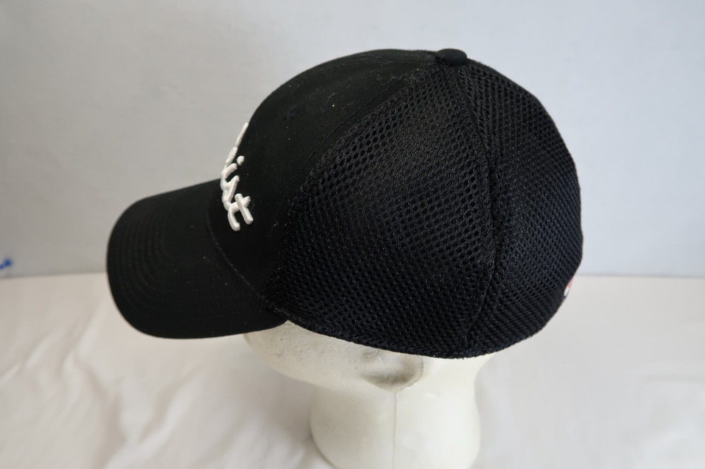 Titleist Golf Mesh Flex Fitted Medium/Large Hat Cap Men Black/White Athletic