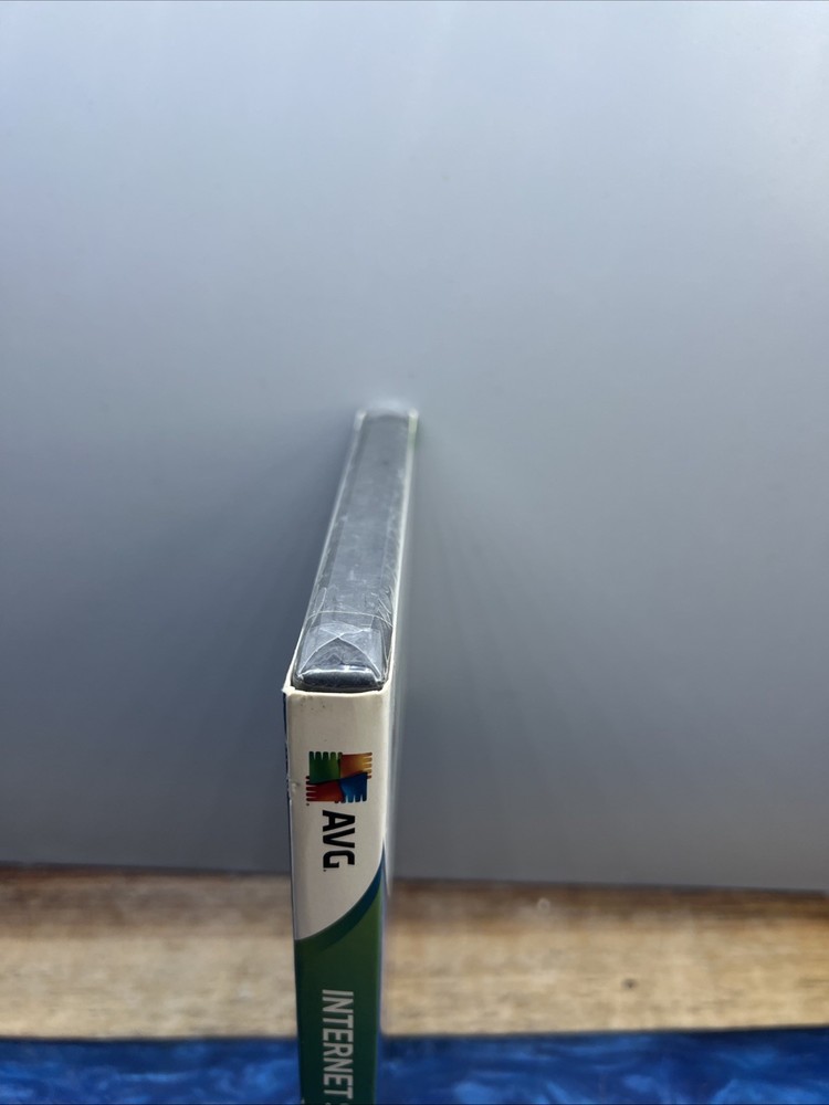 Vintage PC AVG INTERNET SECURITY 2011 New Sealed