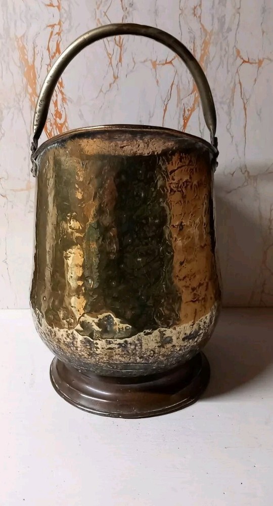 Antigue Large Brass/copper Coal Scuttle Hammered With Swing Handle Circa 1900s.