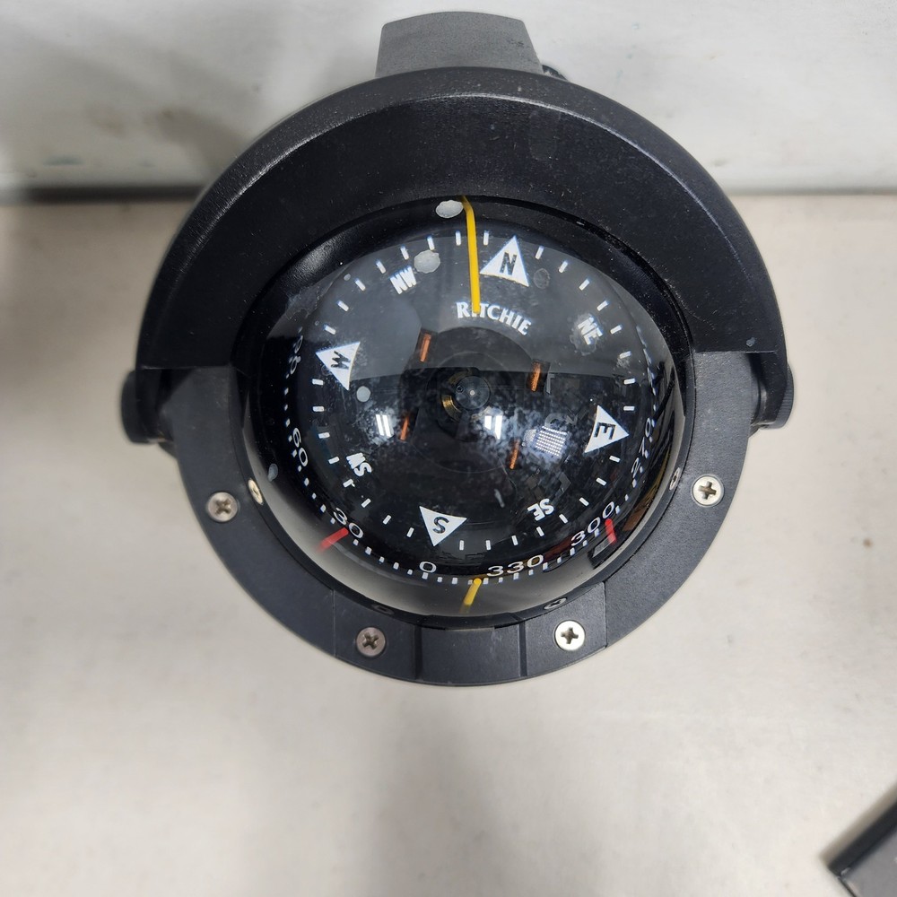 UNUSED Ritchie compass B-81 w lighting and mounting bracket