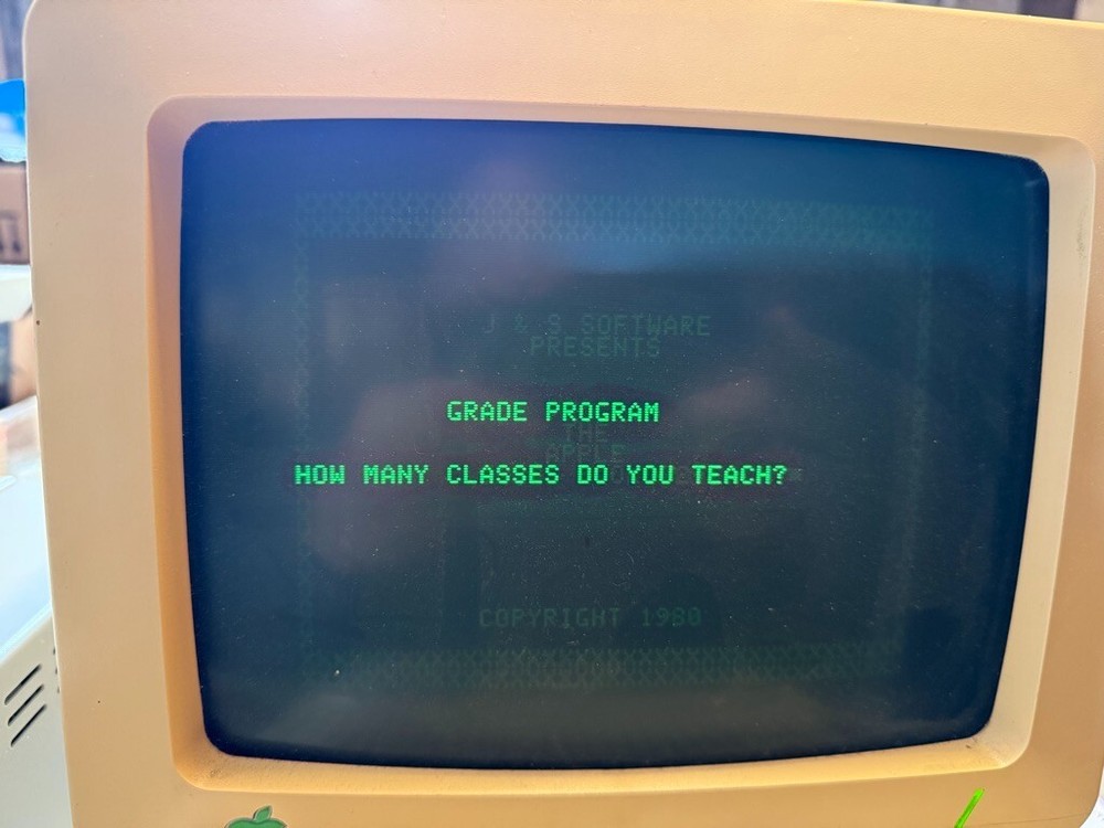 Apple 2 Software : THE APPLE GRADEBOOK : Plus : MAPS & GLOBES (2 programs)