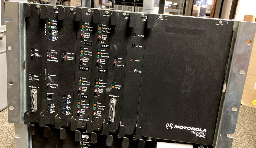 MOTOROLA Q2981A SECURENET DIGITAC COMPARATOR LOADED W/ CARD MODULES