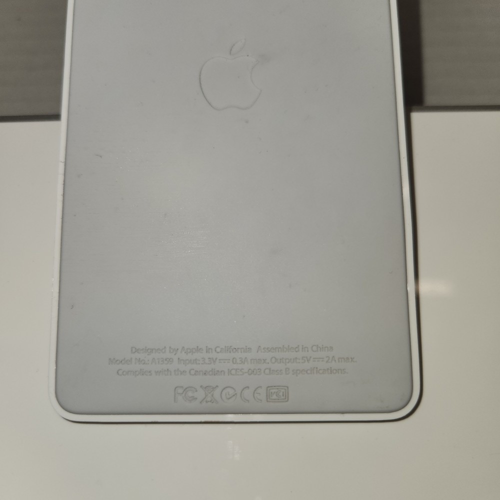 Apple iPad Keyboard Dock A1359 White C1