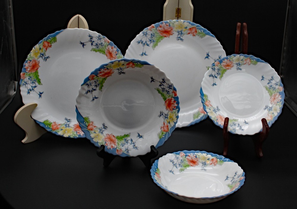 Luminarc Arcopal’s distinctive Florine pattern 5 piece Place Settings (7)