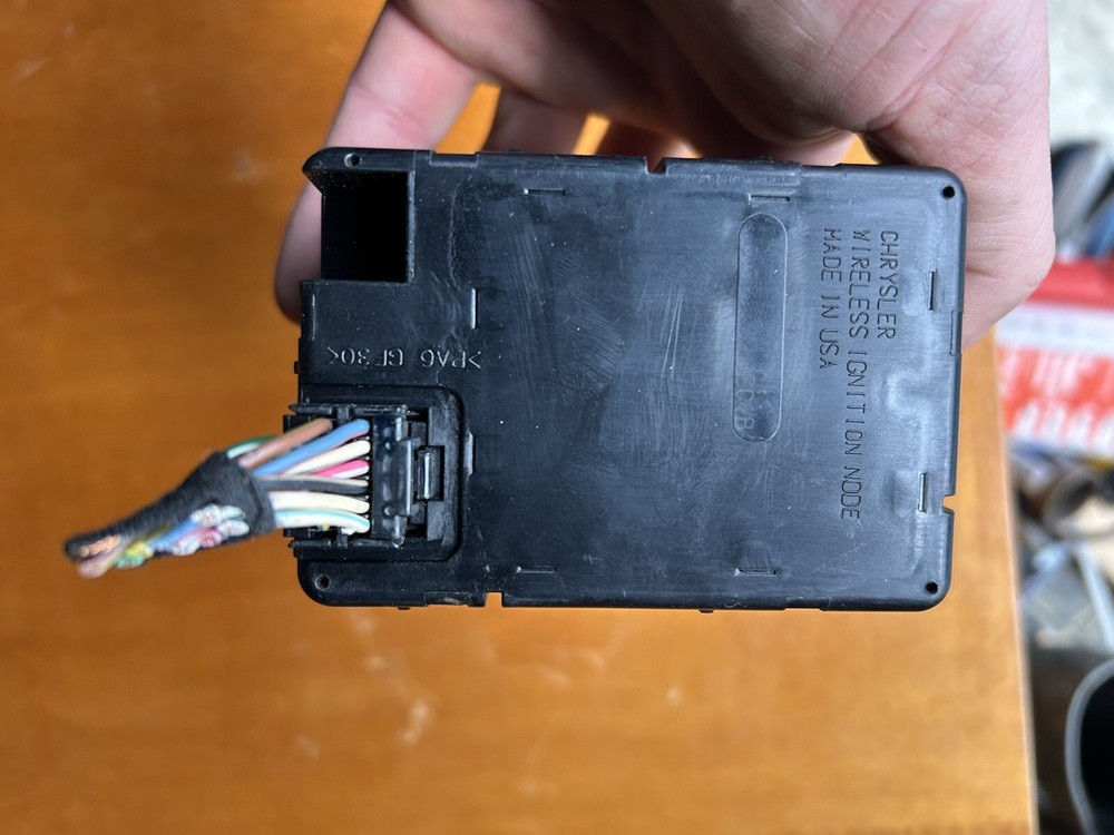 B 2010 Wireless Ignition Node Receiver Chrysler 300 OEM 68292755A