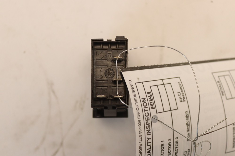 2019-2024 VOLVO VNL D13 DIFF DIFFERENTIAL LOCK CONTROL SWITCH BUTTON OEM