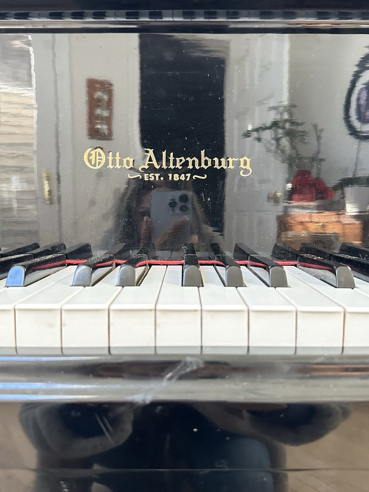 baby grand piano used