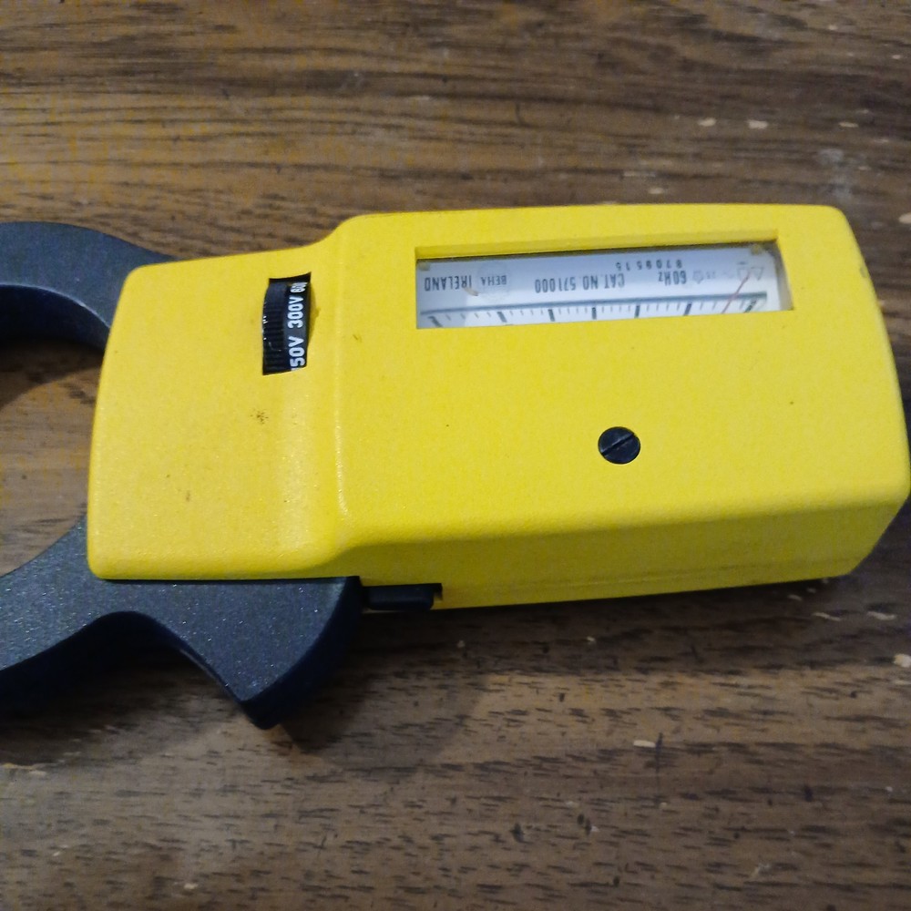 GE Voltmeter Meter Snapper 942D Clamp On Used