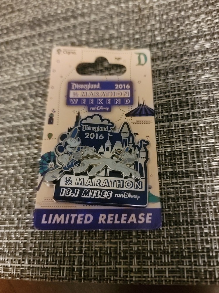 Mickey & Pluto 2016 Disneyland 1/2 Marathon 3-D Disney Pin