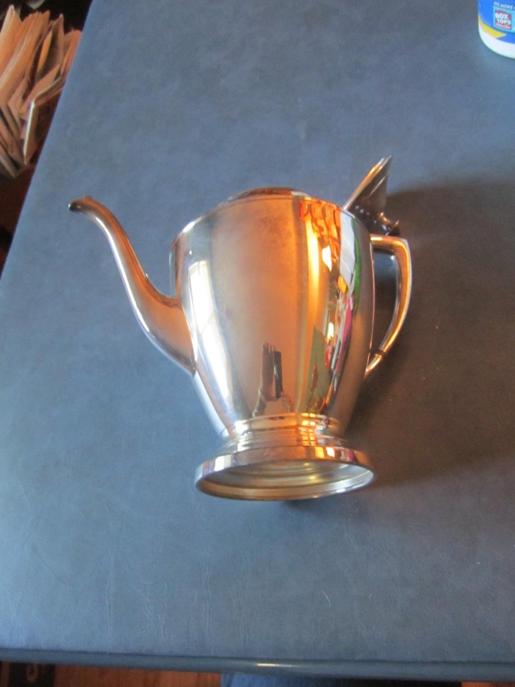 VINTAGE CRESCENT SILVERPLATE TEAPOT