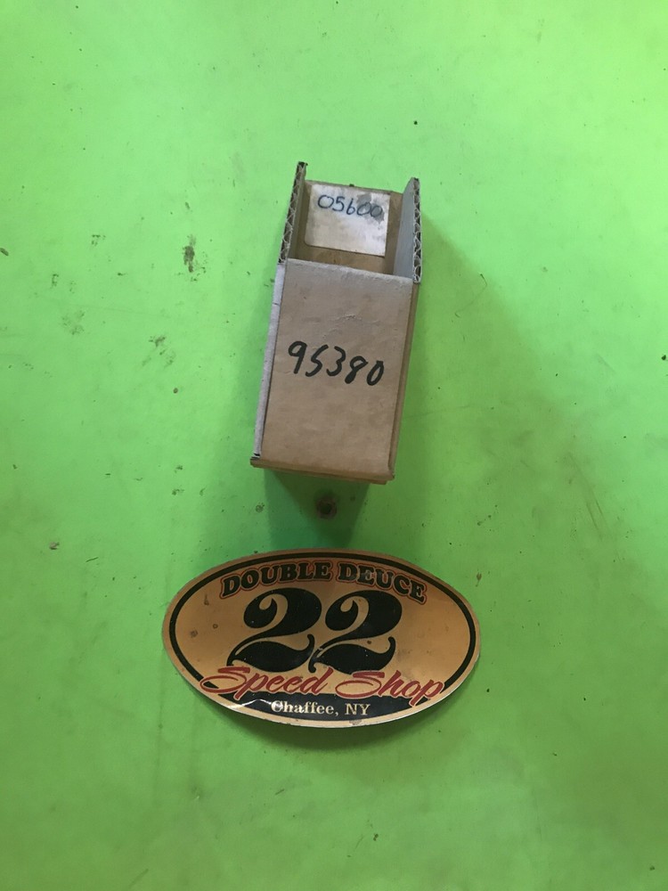 GENUINE Yamaha NOS 95380-05600 NUT