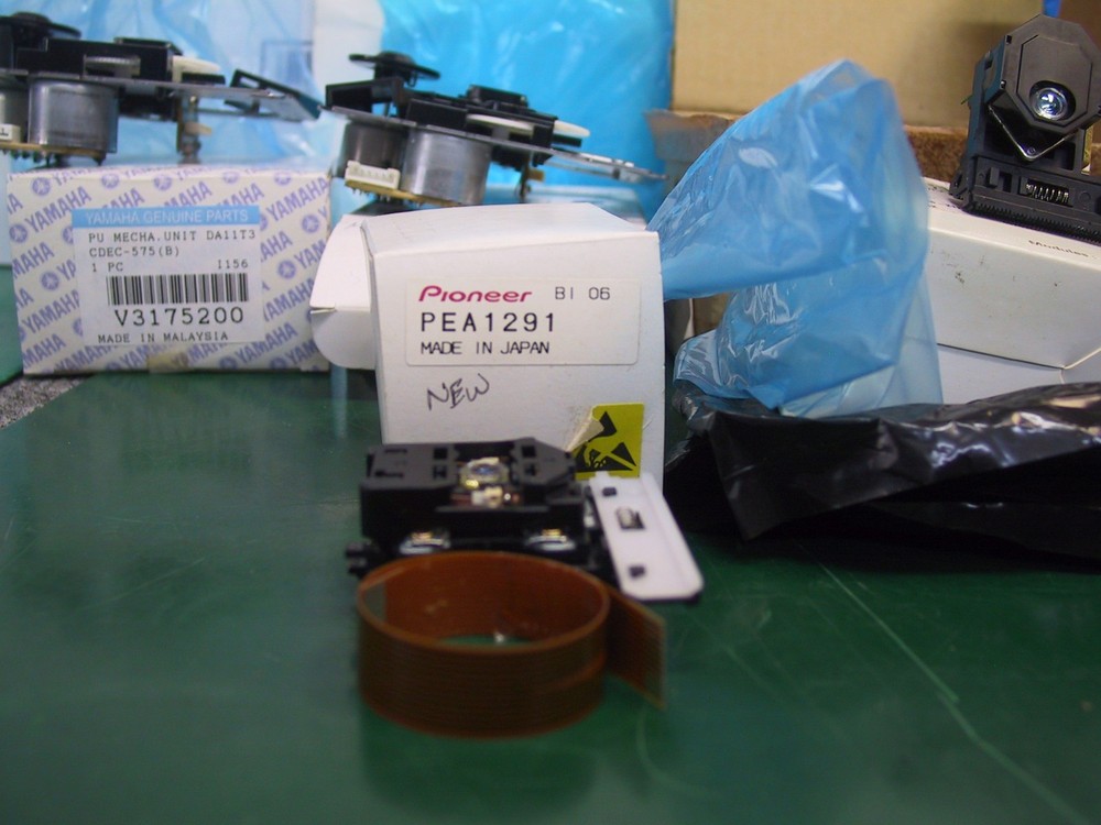 Lot of 7 COMPACT DISC (CD) PICK UPS