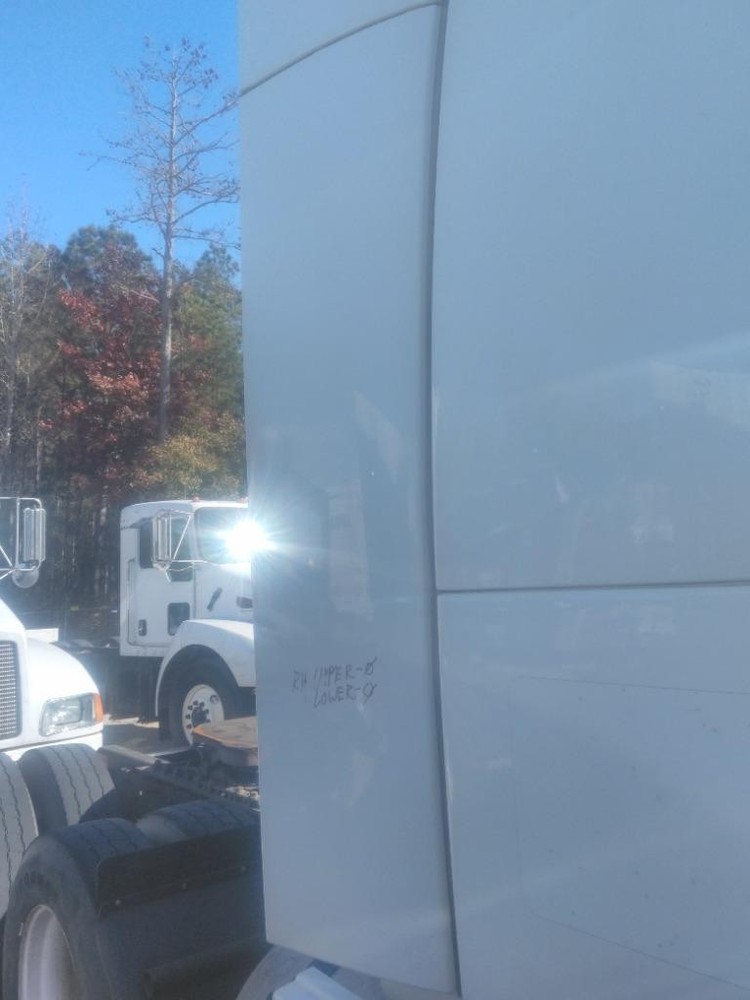 For 2010 VOLVO VNL SLEEPER FAIRING Right ,  GA