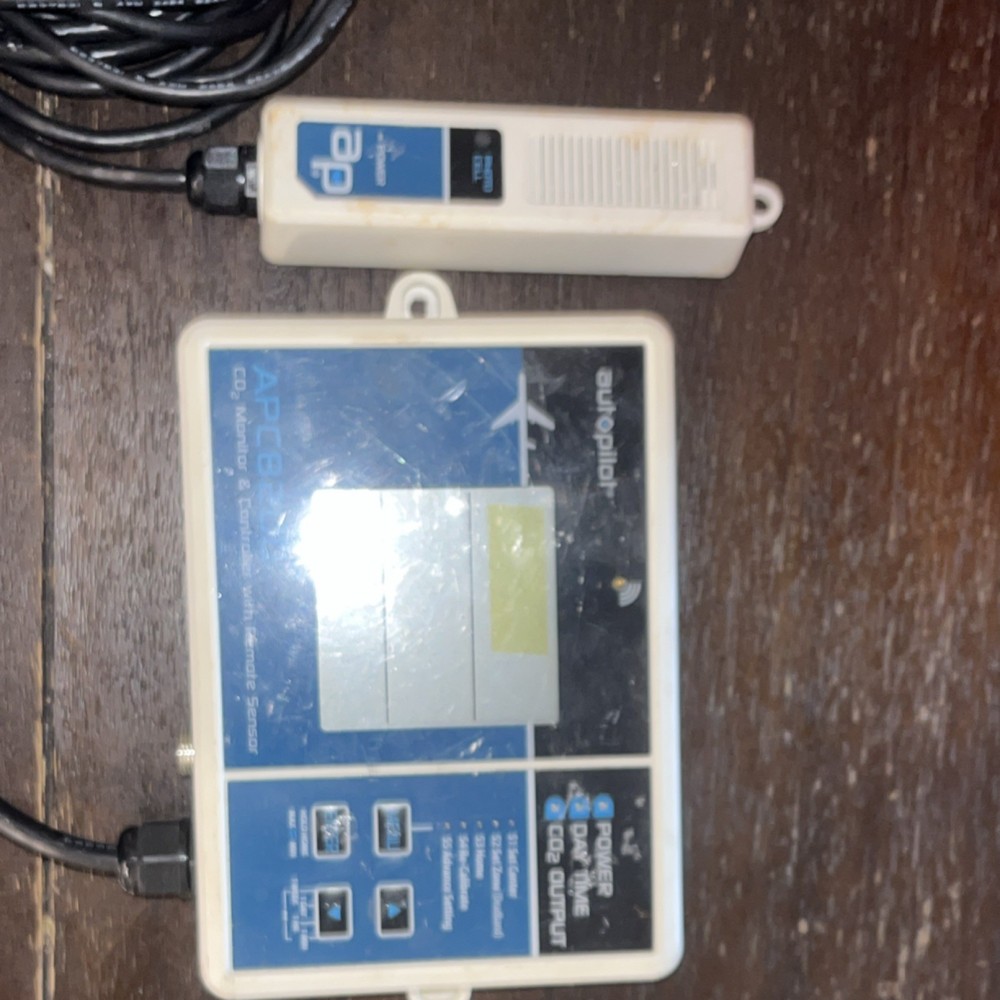 Autopilot APC8200 CO2 Monitor & Controller, Digital Display, Remote Sensor