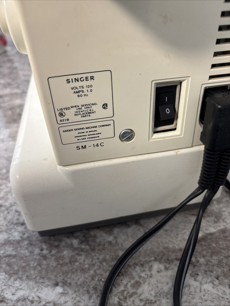 SINGER SM-14C Sewing Machine - Zigzag Free Arm - 17 Functions, Extras Tested