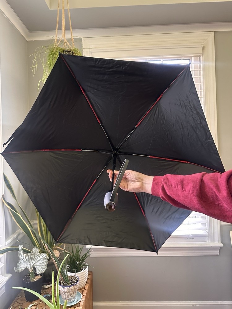 Rare Tumi Umbrella Pristine Condition! Medium. Push Button CLOSE! 💥