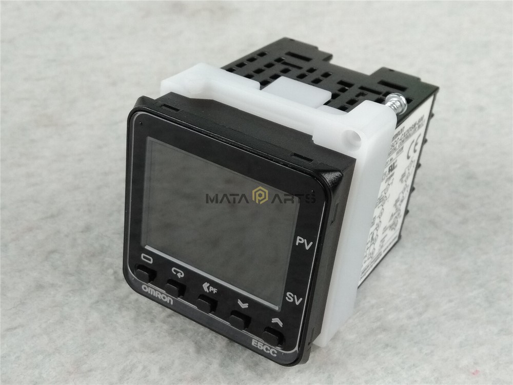 One New OMRON Temperature Controller E5CC-CX2DSM-800