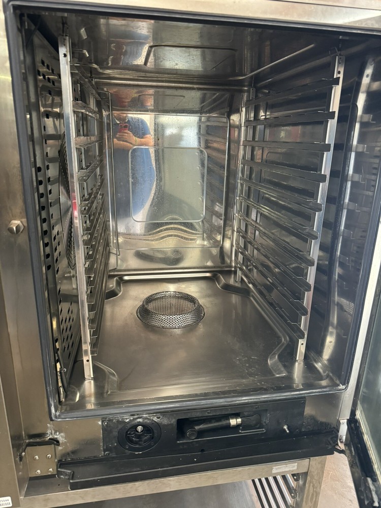 Electrolux Professional Boilerless Gas Combi Oven with Touchscreen Controls