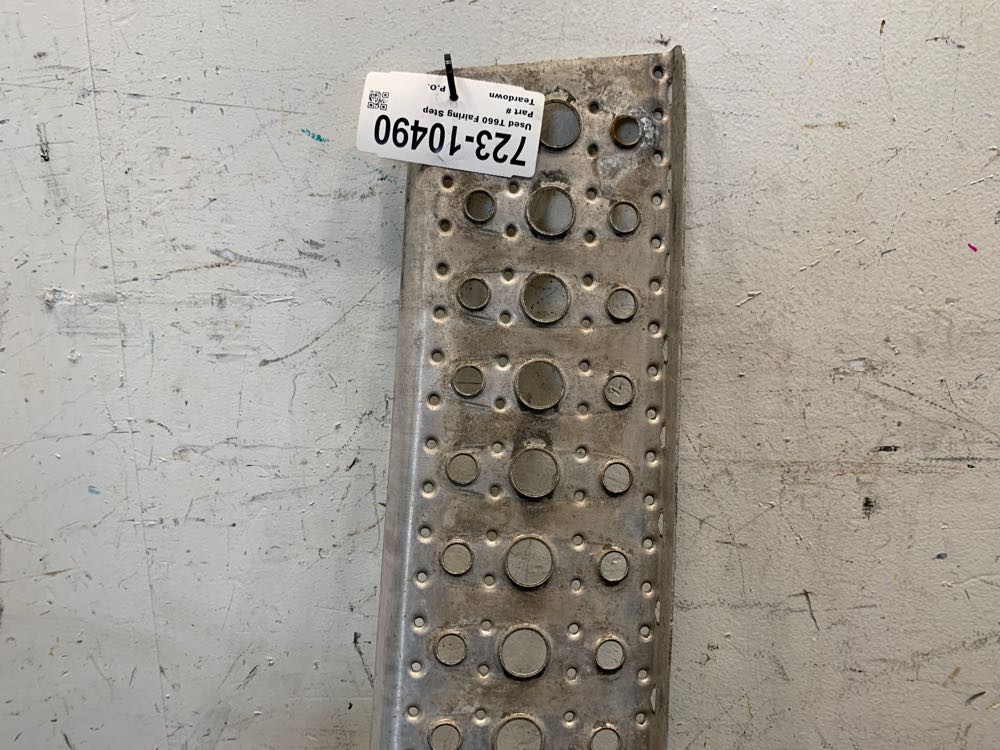 Kenworth T660 Step (723-10490)